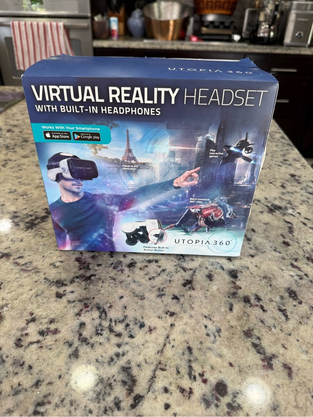 Utopia 360 Virtual Reality Headset with Built-In Headphones — Black